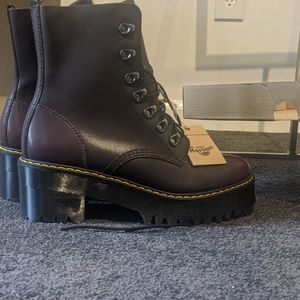 Dr Marten Leona - Burgundy Size 9